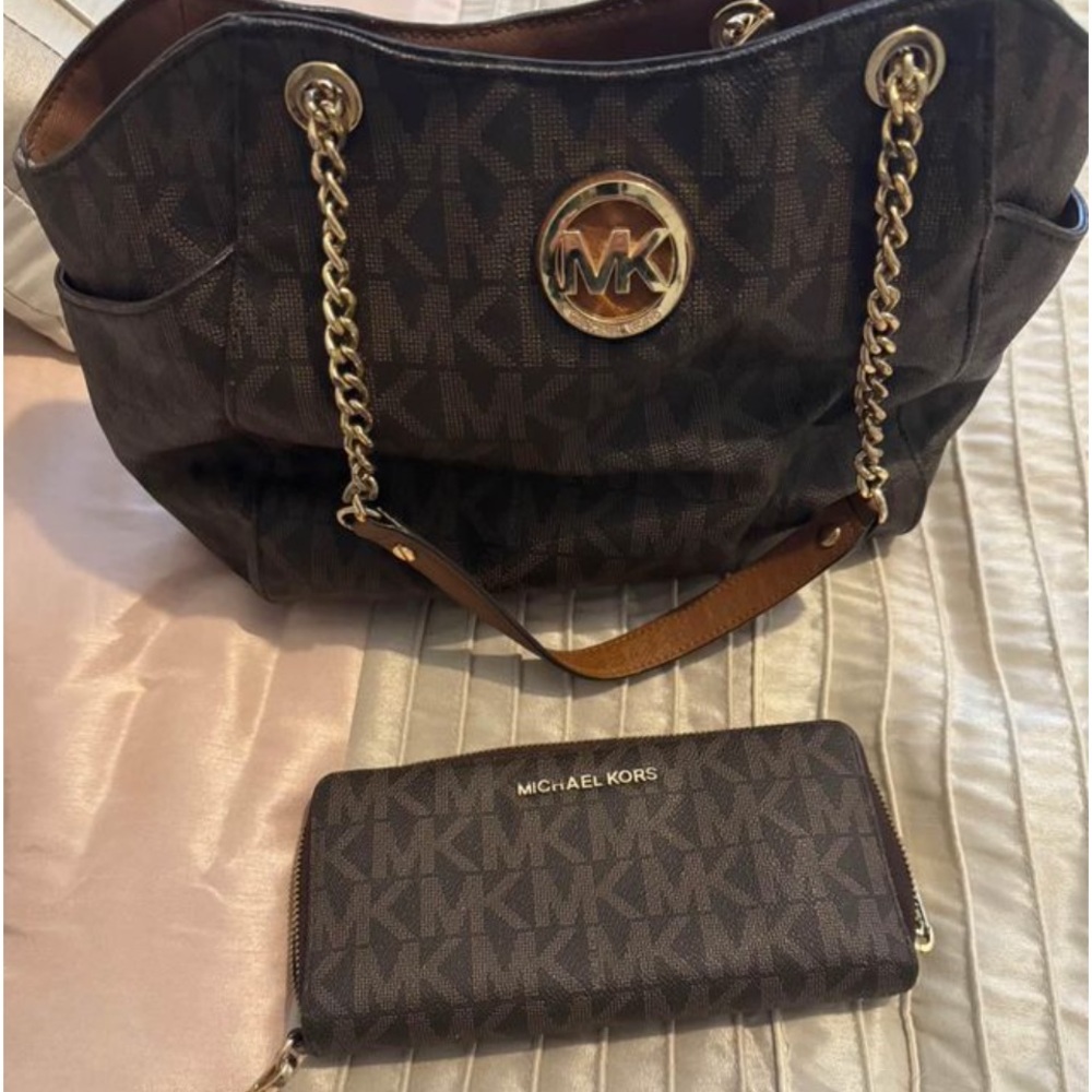 Michael Kors matching purse and wristlet